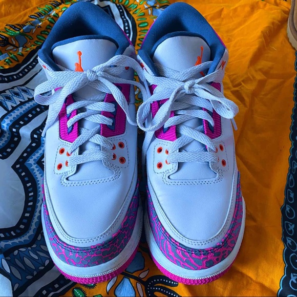 Big Kid Shoe Bundle Ugg’s & Jordan’s - Picture 10 of 12